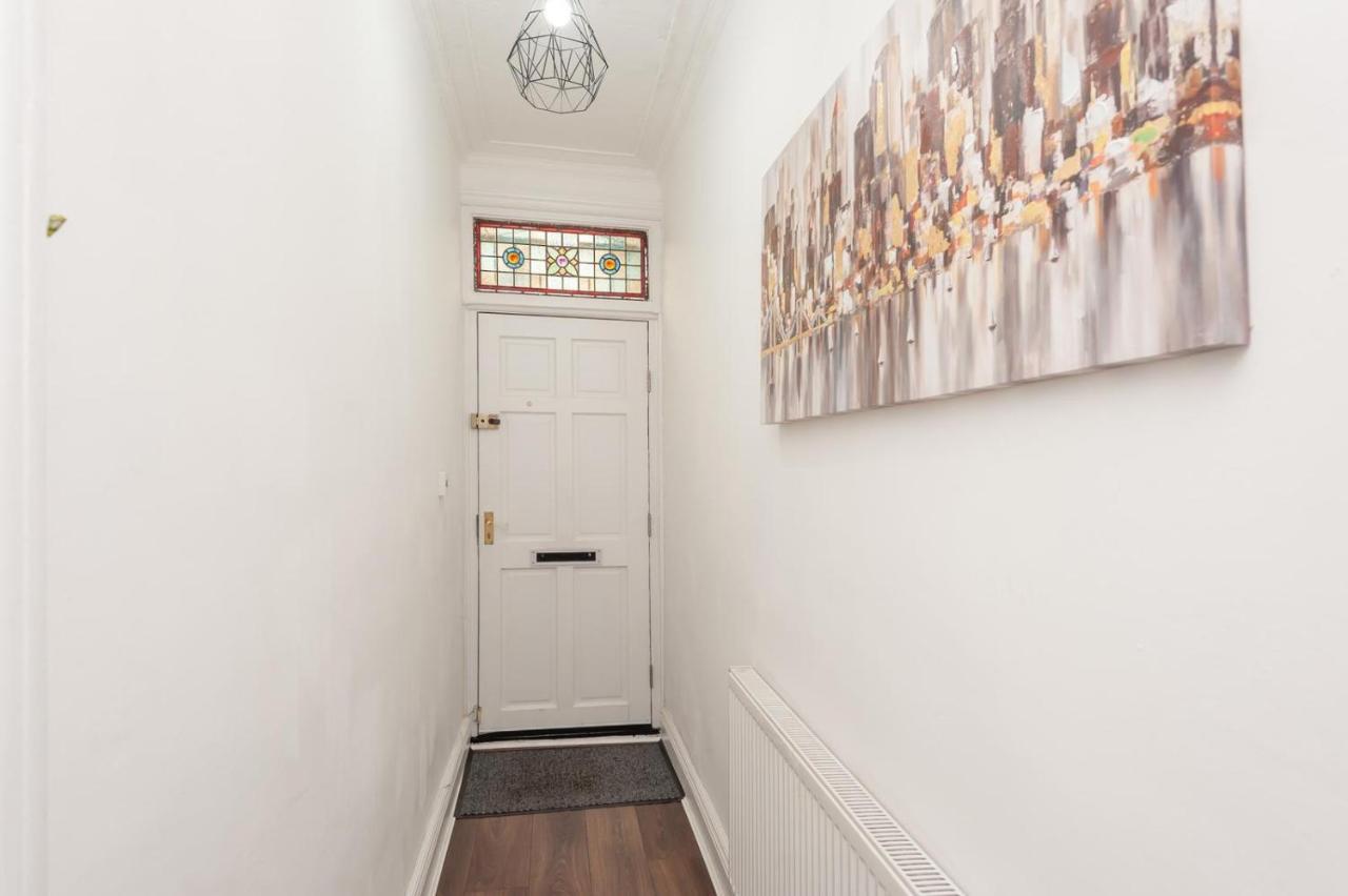 Leeds 4-Bed House - Sleeps 9 Free Parking & Wifi 빌라 외부 사진