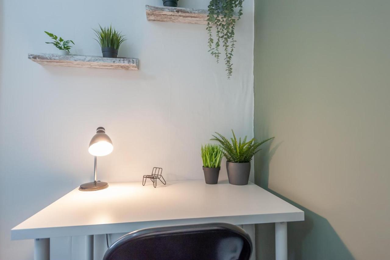 Leeds 4-Bed House - Sleeps 9 Free Parking & Wifi 빌라 외부 사진