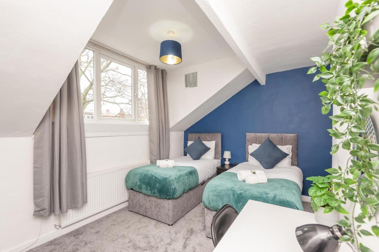 Leeds 4-Bed House - Sleeps 9 Free Parking & Wifi 빌라 외부 사진