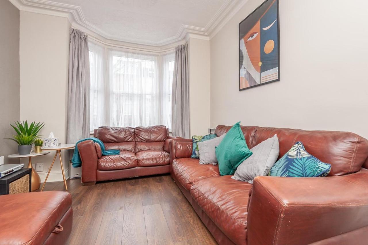 Leeds 4-Bed House - Sleeps 9 Free Parking & Wifi 빌라 외부 사진