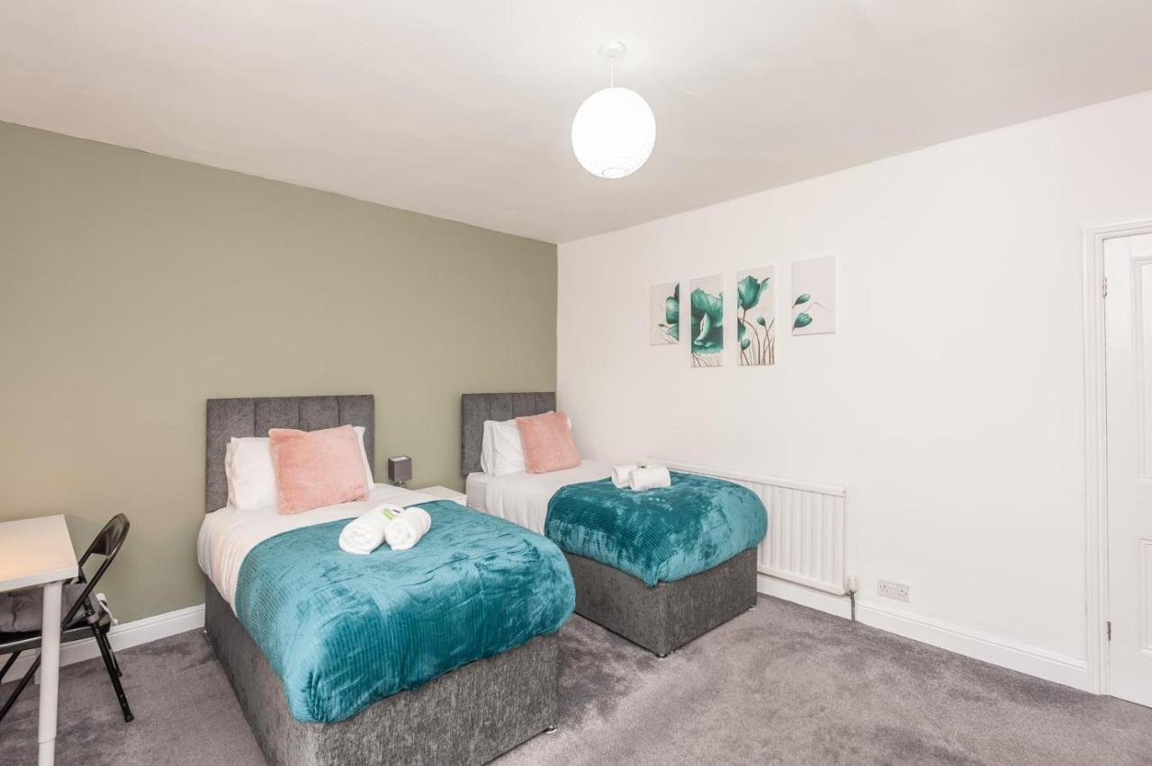 Leeds 4-Bed House - Sleeps 9 Free Parking & Wifi 빌라 외부 사진
