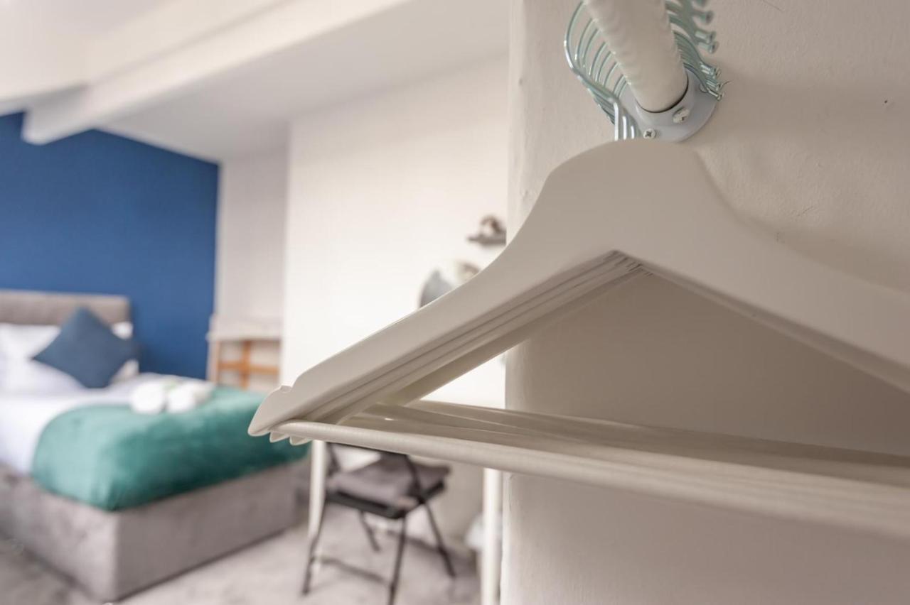 Leeds 4-Bed House - Sleeps 9 Free Parking & Wifi 빌라 외부 사진