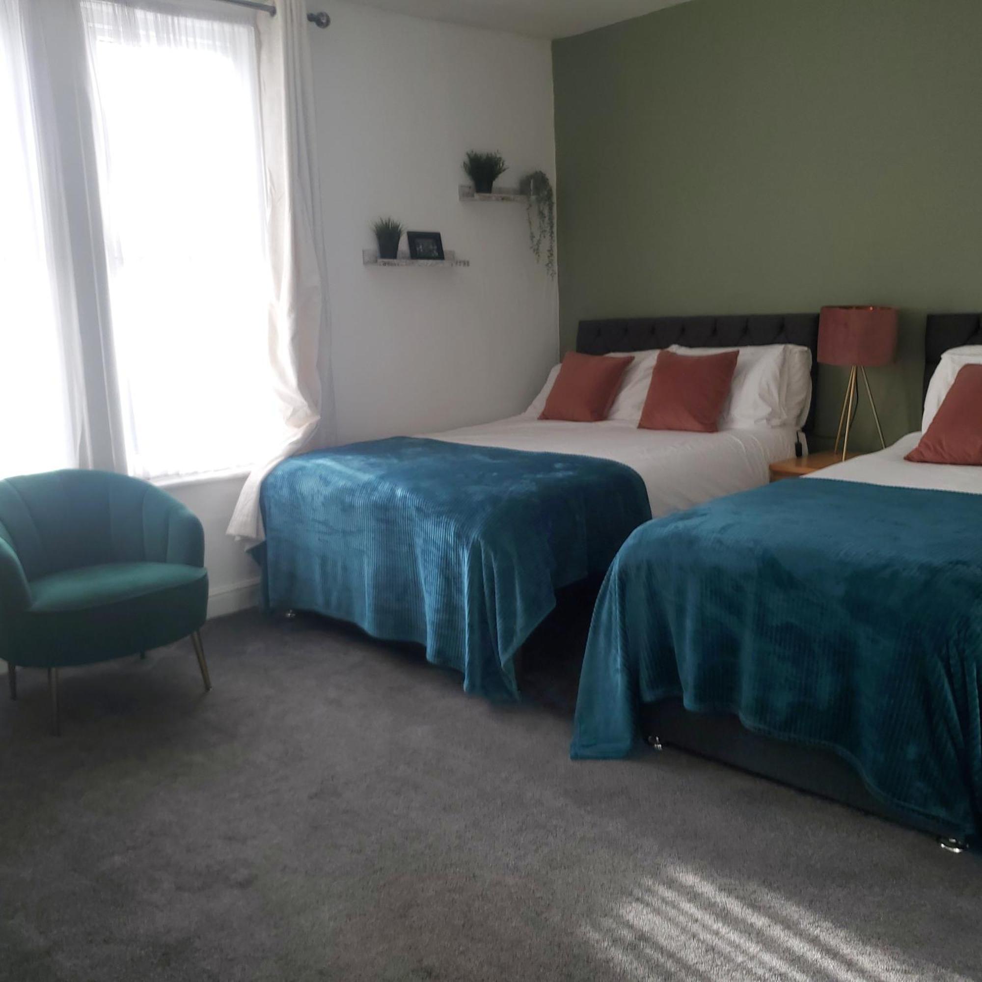 Leeds 4-Bed House - Sleeps 9 Free Parking & Wifi 빌라 외부 사진